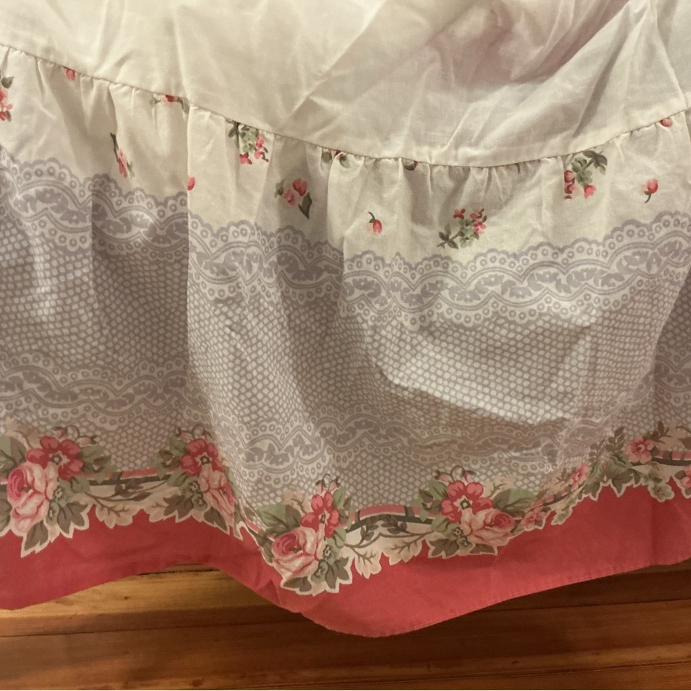 Vintage Shabby Chic Intima Bedskirt